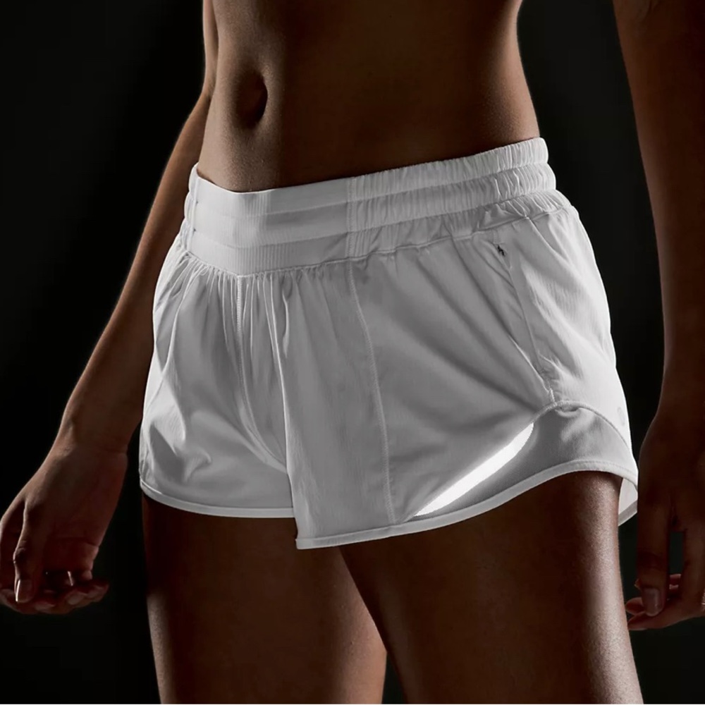 LULULEMON WHITE Hotty Hot Low-Rise Lined Short 2.5”